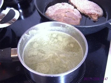 Rezept: Brennesselsuppe mit Spargelreste Bild Nr. 6 Brennesselsuppe mit Spargelreste - Rezept - Bild Nr. 6