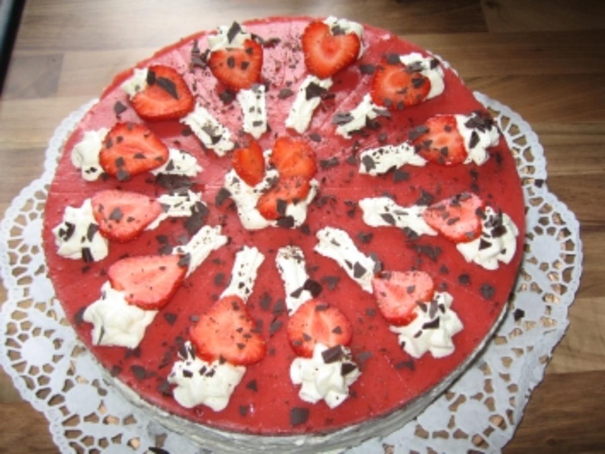 Erdbeer-Schachbrett-Torte - Rezept