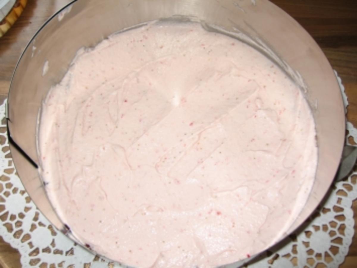 Erdbeer-Schachbrett-Torte - Rezept - Bild Nr. 6