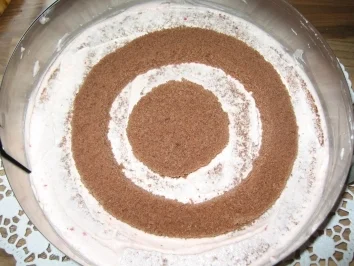 Erdbeer-Schachbrett-Torte - Rezept - Bild Nr. 8