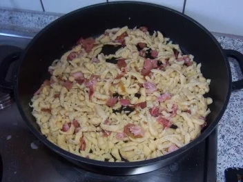 Gaby´s Spätzle-Schinken-Sahnepfanne - Rezept - Bild Nr. 2