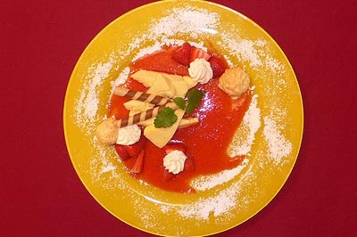 Geeiste Zitronenzabaione mit Erdbeeren - Rezept - Bild Nr. 9