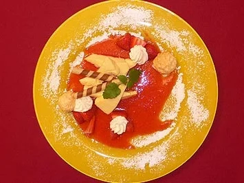 Geeiste Zitronenzabaione mit Erdbeeren - Rezept - Bild Nr. 9