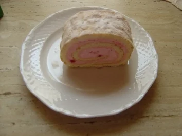 Rezept: Biskuit-Erdbeer- Rolle Biskuit-Erdbeer- Rolle - Rezept