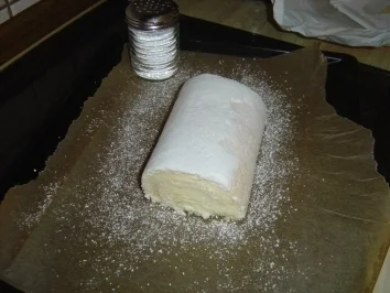 Biskuit-Zitronen-Rolle - Rezept