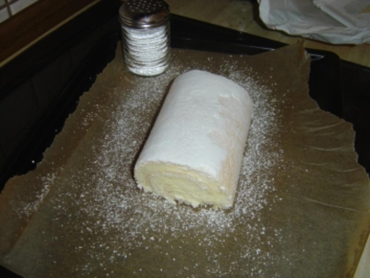 Biskuit-Zitronen-Rolle - Rezept mit Bild - kochbar.de