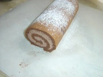 Biskuit-Schoko-Rolle - Rezept - Bild Nr. 2