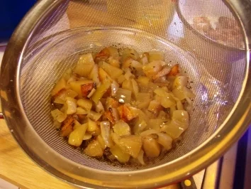 Rezept: Apfel - Thymian - Ente, mit Rotkohl und Böhmischen Knödeln Bild Nr. 4 Apfel - Thymian - Ente, mit Rotkohl und Böhmischen Knödeln - Rezept - Bild Nr. 4