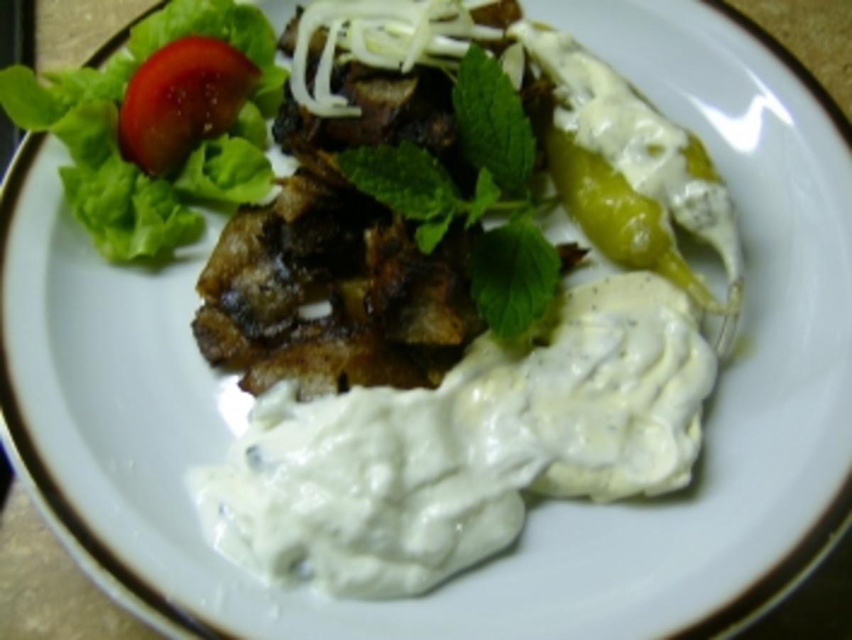 Bilder für Gyros mit Gyros, ich kauf fertig eingelegtes beim Metzger und Schafskäse wer will auch mehr - Rezept