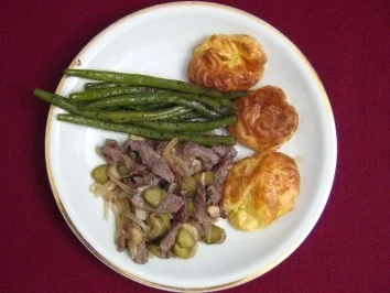 Rezept: Boeuf Stroganoff mit grünen Bohnen und Herzoginkartoffeln Boeuf Stroganoff mit grünen Bohnen und Herzoginkartoffeln - Rezept