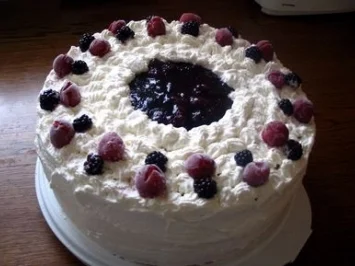 Rote Grütze-Buttermilchtorte - Rezept - Bild Nr. 2