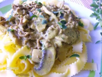 Rezept: Bandnudeln mit Champignons und Hackleisch vereint in Curry-Rahmsoße Bild Nr. 3 Bandnudeln mit Champignons und Hackleisch vereint in Curry-Rahmsoße - Rezept - Bild Nr. 3