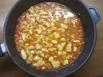 Rezept: Bandnudeln mit Hähnchen und Paprikaragout Bandnudeln mit Hähnchen und Paprikaragout - Rezept