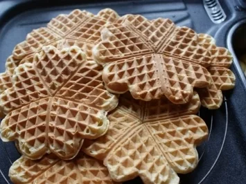 Rezept: Waffeln mit geriebenen Äpfeln (Fettarm) Bild Nr. 3 Waffeln mit geriebenen Äpfeln (Fettarm) - Rezept - Bild Nr. 3