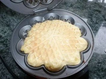 Rezept: Waffeln mit geriebenen Äpfeln (Fettarm) Bild Nr. 4 Waffeln mit geriebenen Äpfeln (Fettarm) - Rezept - Bild Nr. 4