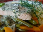 Rezept: Lachsfilet in Kräuter-Wein-Sauce Lachsfilet in Kräuter-Wein-Sauce - Rezept