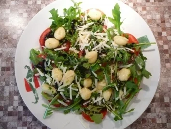 Gnocchi trifft Tomate und Rucola - Rezept
