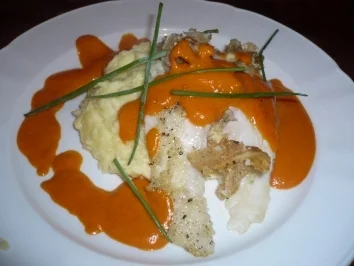 Rezept: Gebratener Pangasius mit Zitronen - Stampfkartoffeln und Paprikaschaumsauce Gebratener Pangasius mit Zitronen - Stampfkartoffeln und Paprikaschaumsauce - Rezept