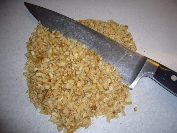 Rezept: Kikis Johannisbeer-Walnusstreusel-Kuchen Bild Nr. 3 Kikis Johannisbeer-Walnusstreusel-Kuchen - Rezept - Bild Nr. 3