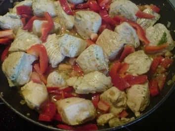 Puten-Pfanne mit Paprika-Tomaten-Sahne - Rezept - Bild Nr. 6