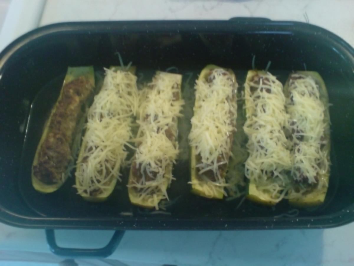 Gefüllte Zucchini mit Pfeffersoße - Rezept - Bild Nr. 5