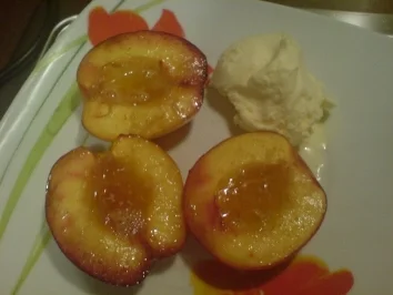 Dessert "Curry-Pfirsiche mit Vanilleeis" - Rezept