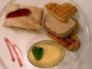 Birnentörtchen mit Zimtparfait und Orangenmousse auf Biskuitwaffel - Rezept