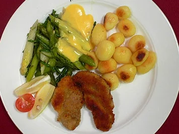 "Speklapjes" – Bauchspeck mit Spargelgemüse und Krielkartoffeln - Rezept