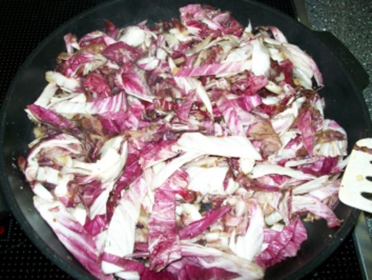 Kräuterkarbonade zu gebratenem Radicchio und Kartoffelstampf - Rezept - Bild Nr. 6