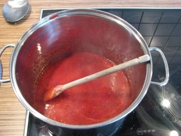 Rezept: "MARMELADE" Erdbeer-Marmelade mit Schoko-Schuss Bild Nr. 2 "MARMELADE" Erdbeer-Marmelade mit Schoko-Schuss - Rezept - Bild Nr. 2