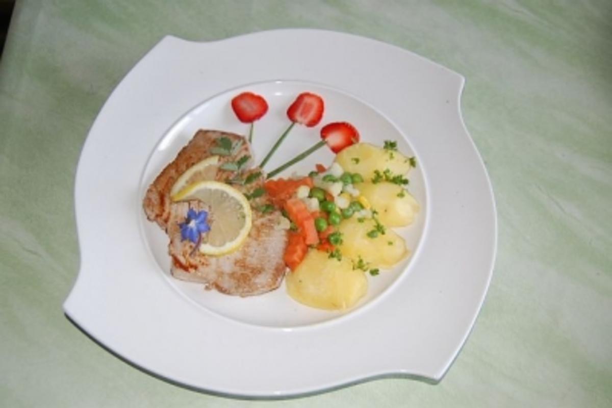 Bilder für Thunfischsteak mit Buttergemüse und Petersilienkartoffeln - Rezept