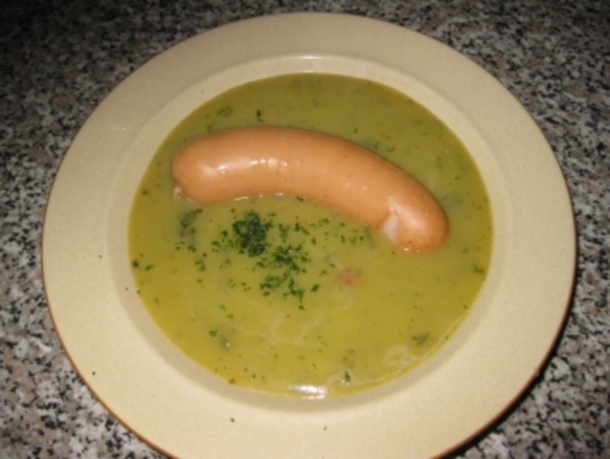 Kartoffelsuppe mit Würstchen - Rezept mit Bild - kochbar.de