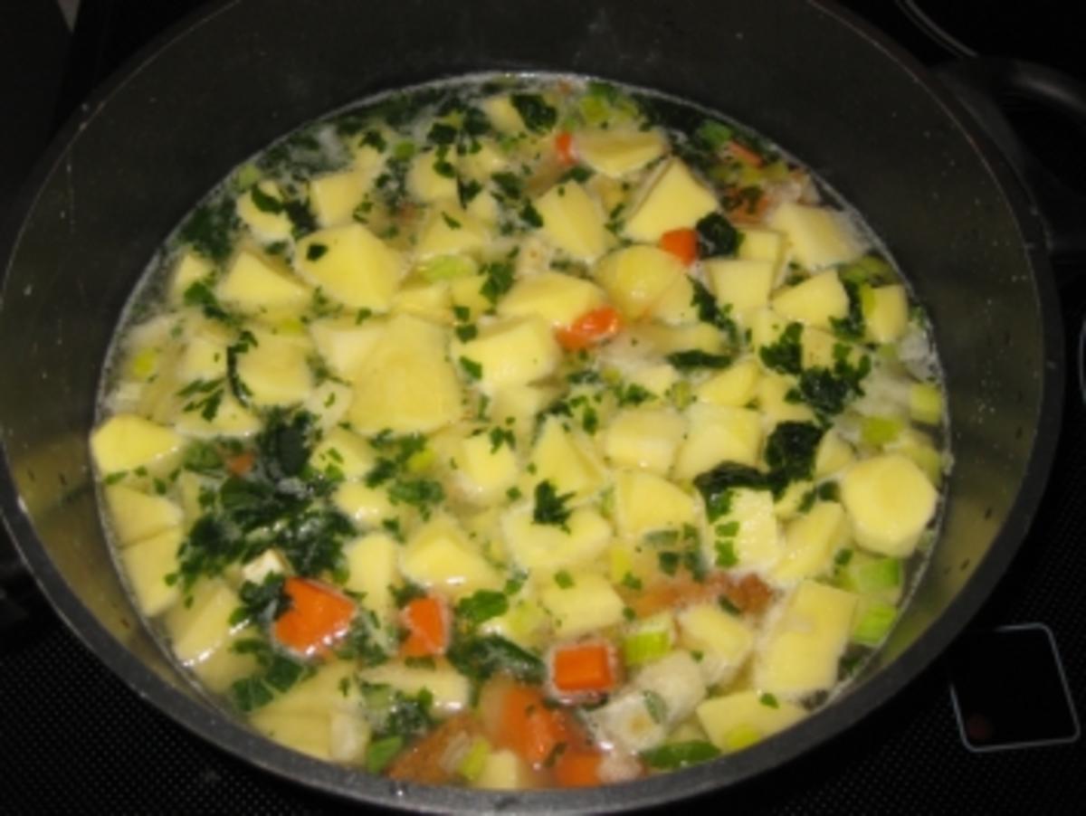 Kartoffelsuppe mit Würstchen - Rezept - Bild Nr. 2