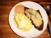 Kalbsleber mit Schmorzwiebeln, Pü und Apfelmus - Rezept