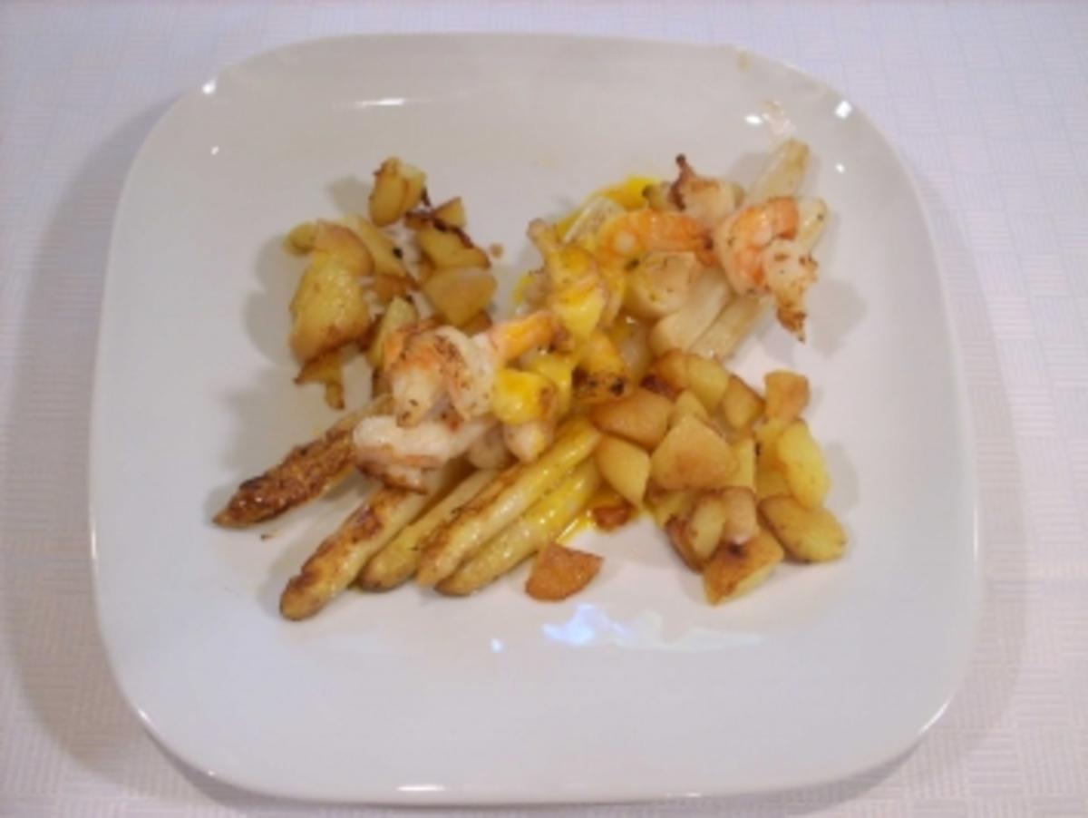 Spargel an Maracuja-Vinaigrette dazu Thymian-Garnelen und Kartoffeln - Rezept