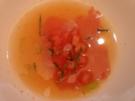 Klare Tomatensuppe mit rohen Kalbsfiletscheiben - Rezept