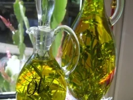 Rezept: Würz-Öl mit Kräutern Würz-Öl mit Kräutern - Rezept