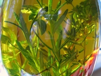 Rezept: Würz-Öl mit Kräutern Bild Nr. 2 Würz-Öl mit Kräutern - Rezept - Bild Nr. 2