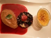 Heidelbeerpfannküchlein mit Ingwer Crème brûlée an Schokoladeneis - Rezept