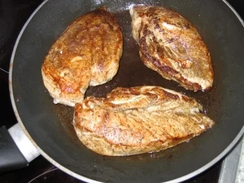 Hauptgericht: Hähnchenbrustfilet, Geflügelsoße mit Spirelli und Tomatensalat - Rezept - Bild Nr. 3