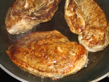 Hauptgericht: Hähnchenbrustfilet, Geflügelsoße mit Spirelli und Tomatensalat - Rezept - Bild Nr. 4