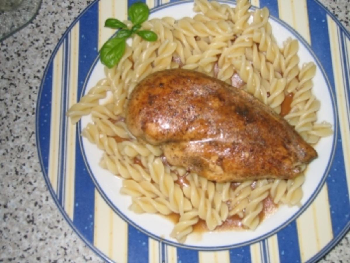 Hauptgericht: Hähnchenbrustfilet, Geflügelsoße mit Spirelli und Tomatensalat - Rezept - Bild Nr. 6