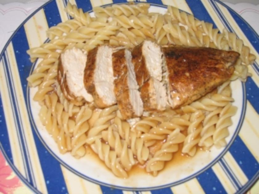Hauptgericht: Hähnchenbrustfilet, Geflügelsoße mit Spirelli und ...