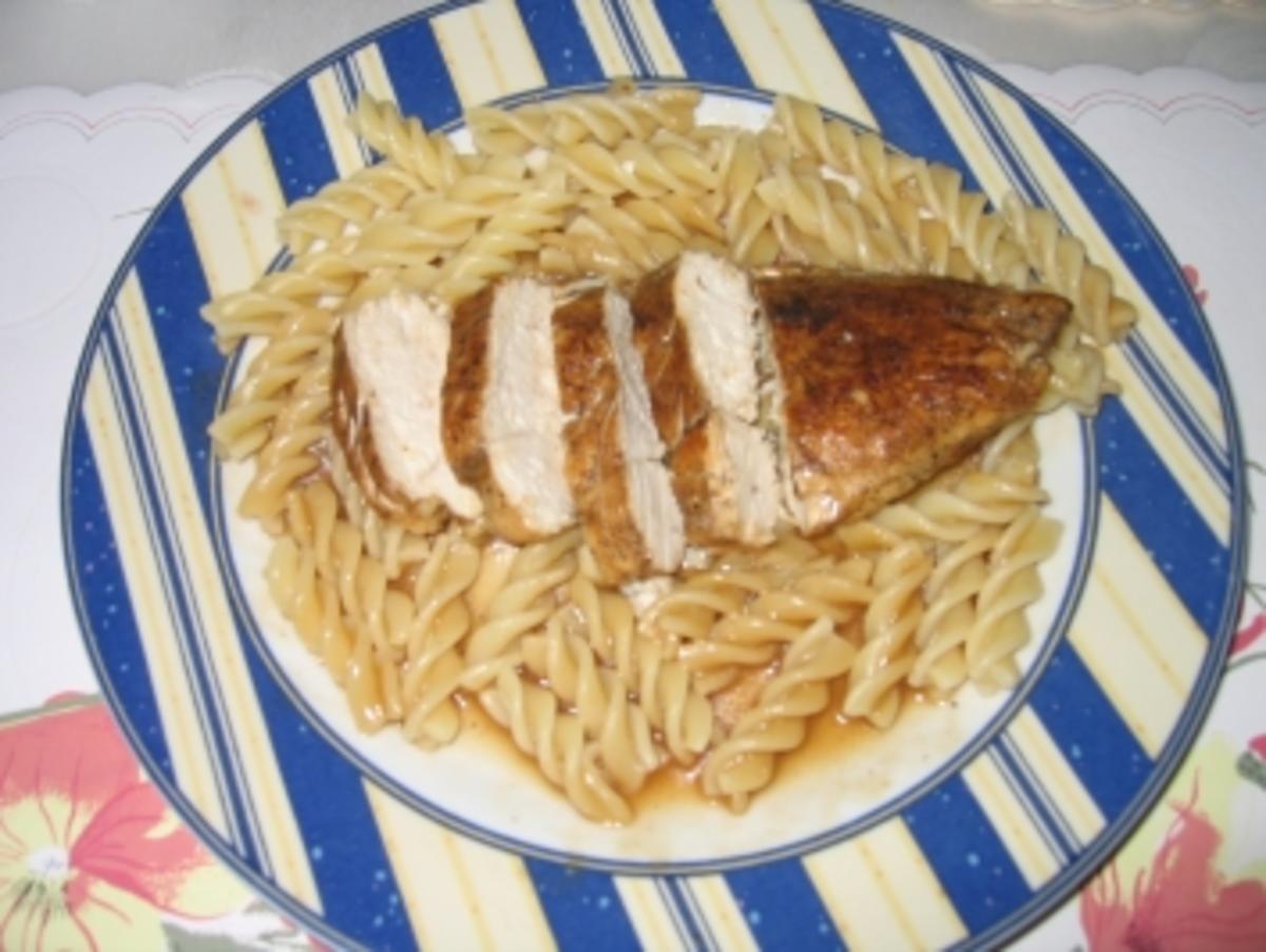 Hauptgericht: Hähnchenbrustfilet, Geflügelsoße mit Spirelli und Tomatensalat - Rezept - Bild Nr. 7