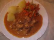 Rezept: Sahneschweinegulasch, Kohlrabi-Mรถhrengemรผse, Salzkartoffeln Sahneschweinegulasch, Kohlrabi-Mรถhrengemรผse, Salzkartoffeln - Rezept