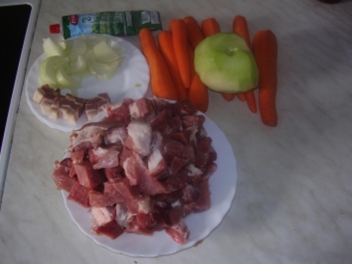 Sahneschweinegulasch, Kohlrabi-Möhrengemüse, Salzkartoffeln - Rezept - Bild Nr. 2
