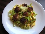 Hackbollen auf Ananaskohl - Rezept