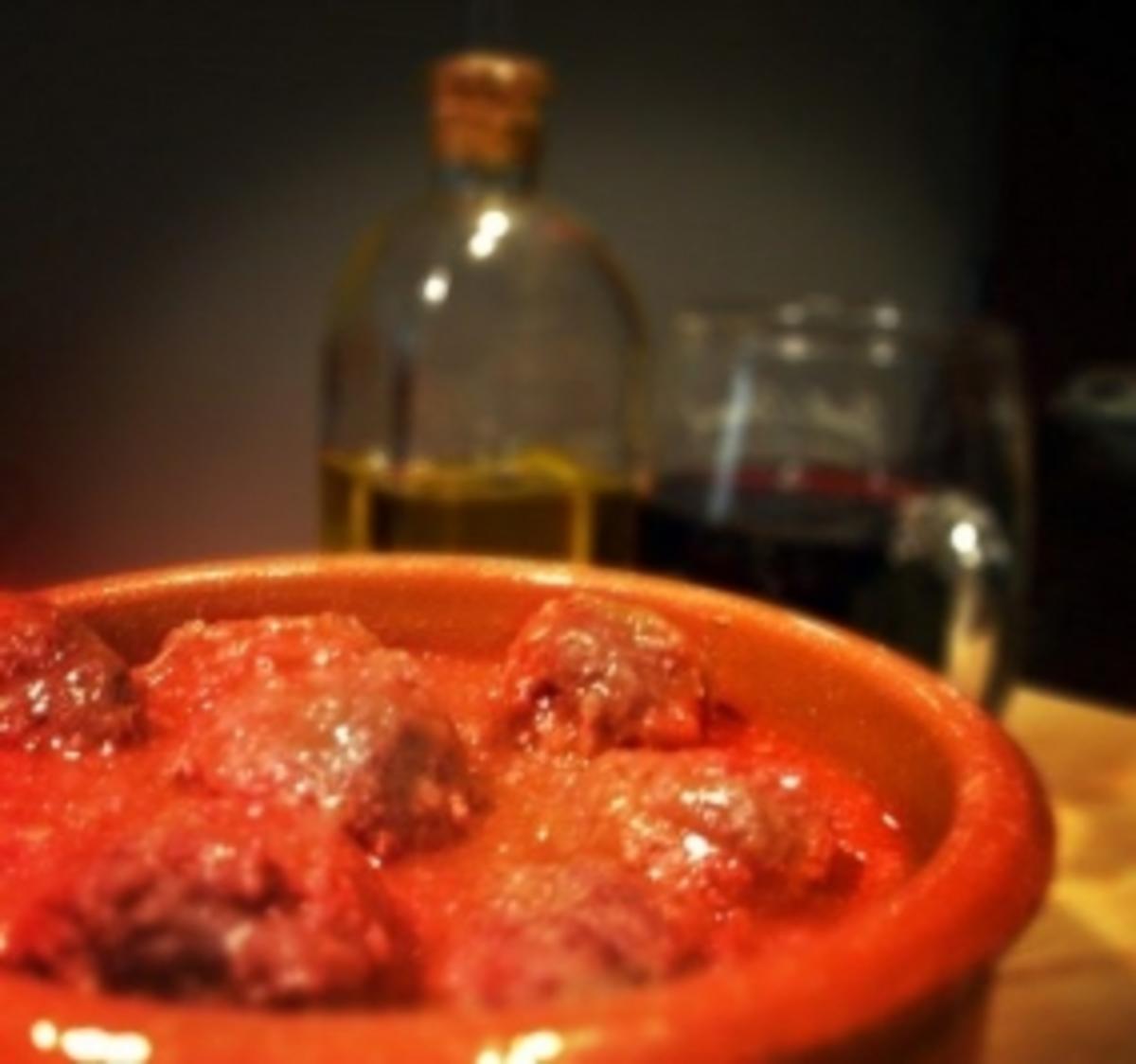 Albondigas Spanische Hackbällchen in Tomaten-Soße - Rezept mit Bild ...