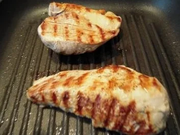 Auberginenpfanne mit Kritharaki, Tomaten und gegrilltem Schweinefilet - Rezept - Bild Nr. 3