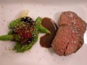 Lauwarmer Zuckerschoten-Spargelsalat mit Balsamicovinaigrette und Rinderfilet - Rezept